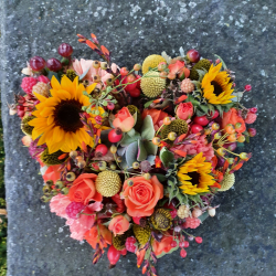 Blumenherz herbstlich (ausgeliefert am 8. Oktober 2021 auf den Friedhof in Grosshöchstetten)