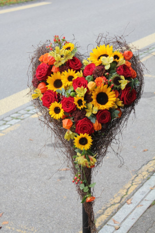 Blumenherz herbstlich auf Ständer