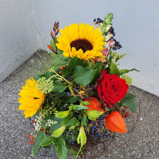 Blumenstrauss mit Sonnenblumen (ausgeliefert in Grosshöchstetten am 21. September 2021)