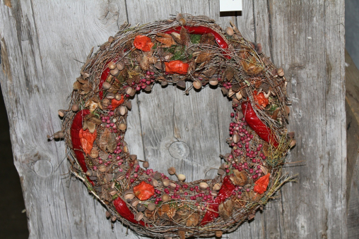 Natürlicher Herbstkranz. Kaufe mich am Herbstmarkt!