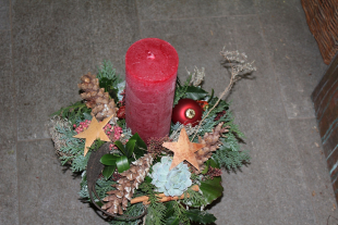 Kerzngesteck mit roter Kerze Weihnachtlich 80.-