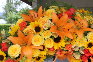 Kranz gelb orange mit Lilien und Sonnenblumen