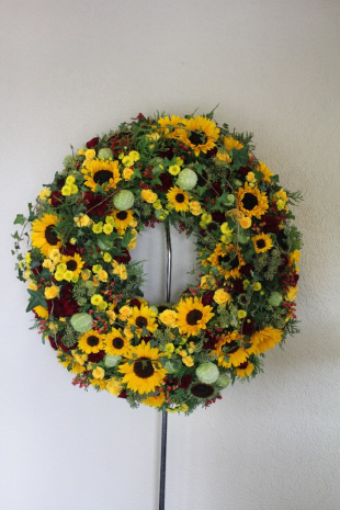 Trauerkranz herbstlich mit Sonnenblumen